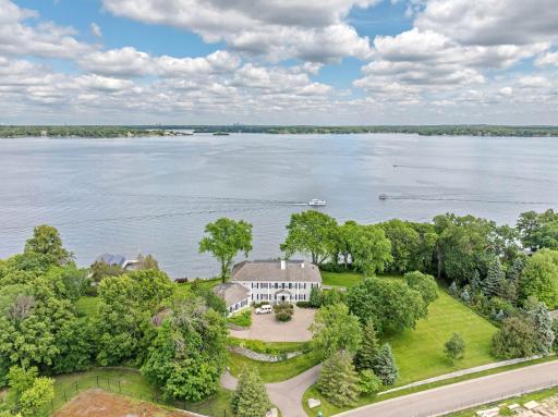 1480 Bracketts Point Road, Wayzata, MN 55391