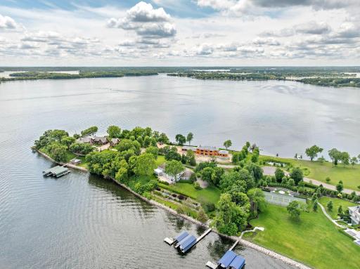 1480 Bracketts Point Road, Wayzata, MN 55391