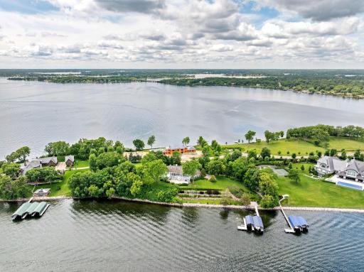 1480 Bracketts Point Road, Wayzata, MN 55391