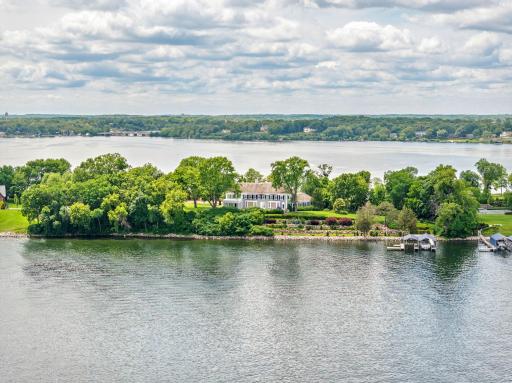 1480 Bracketts Point Road, Wayzata, MN 55391