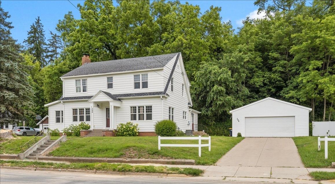 Welcome to 398 E Wall Street in Ellsworth...