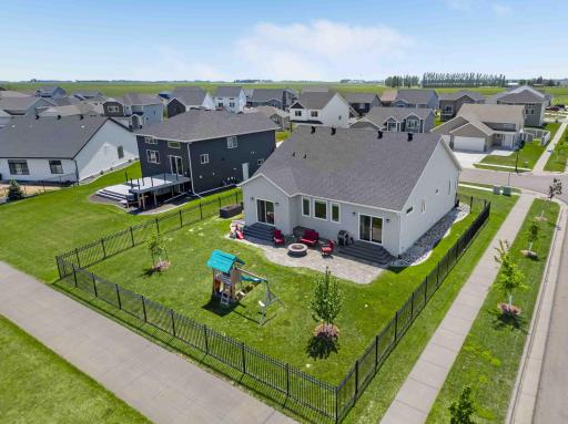 Fully fenced yard!