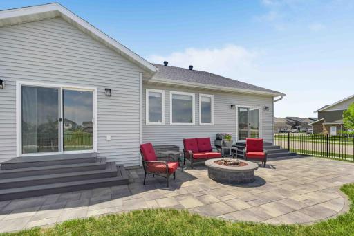 Beautiful patio with gas firepit!