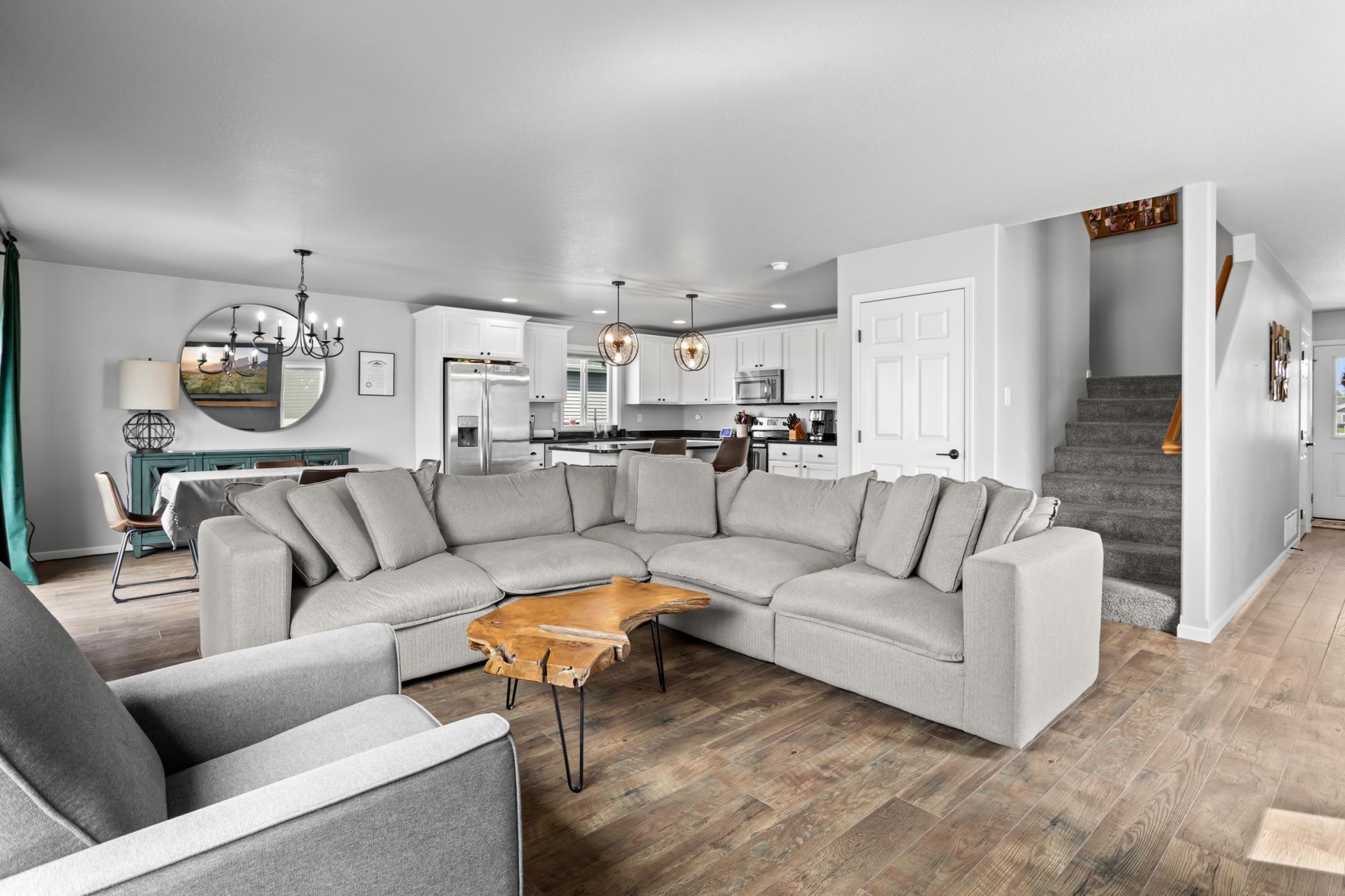 Living to Dining and Kitchen