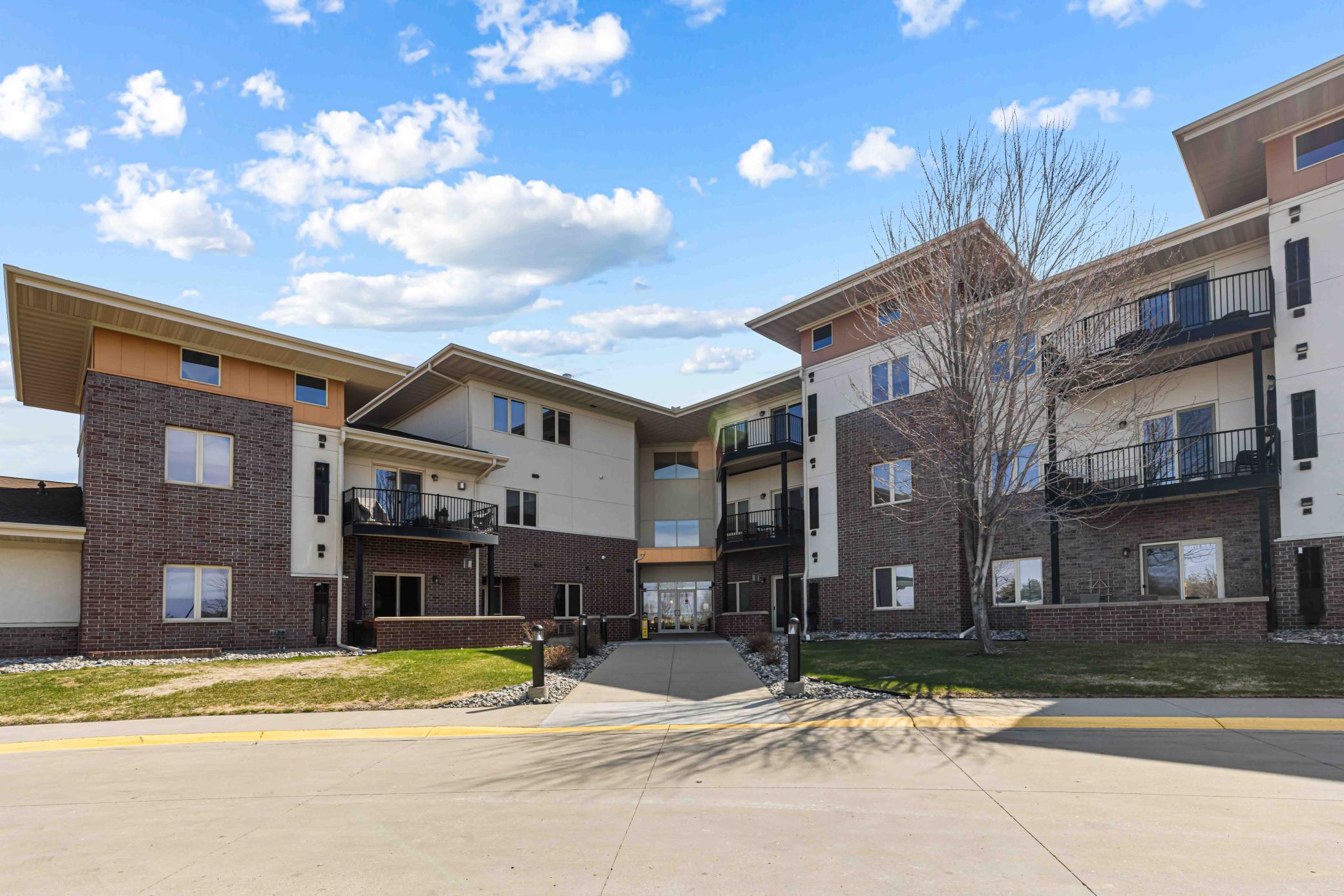 3200 11th Street S, 220, Fargo, ND 58104