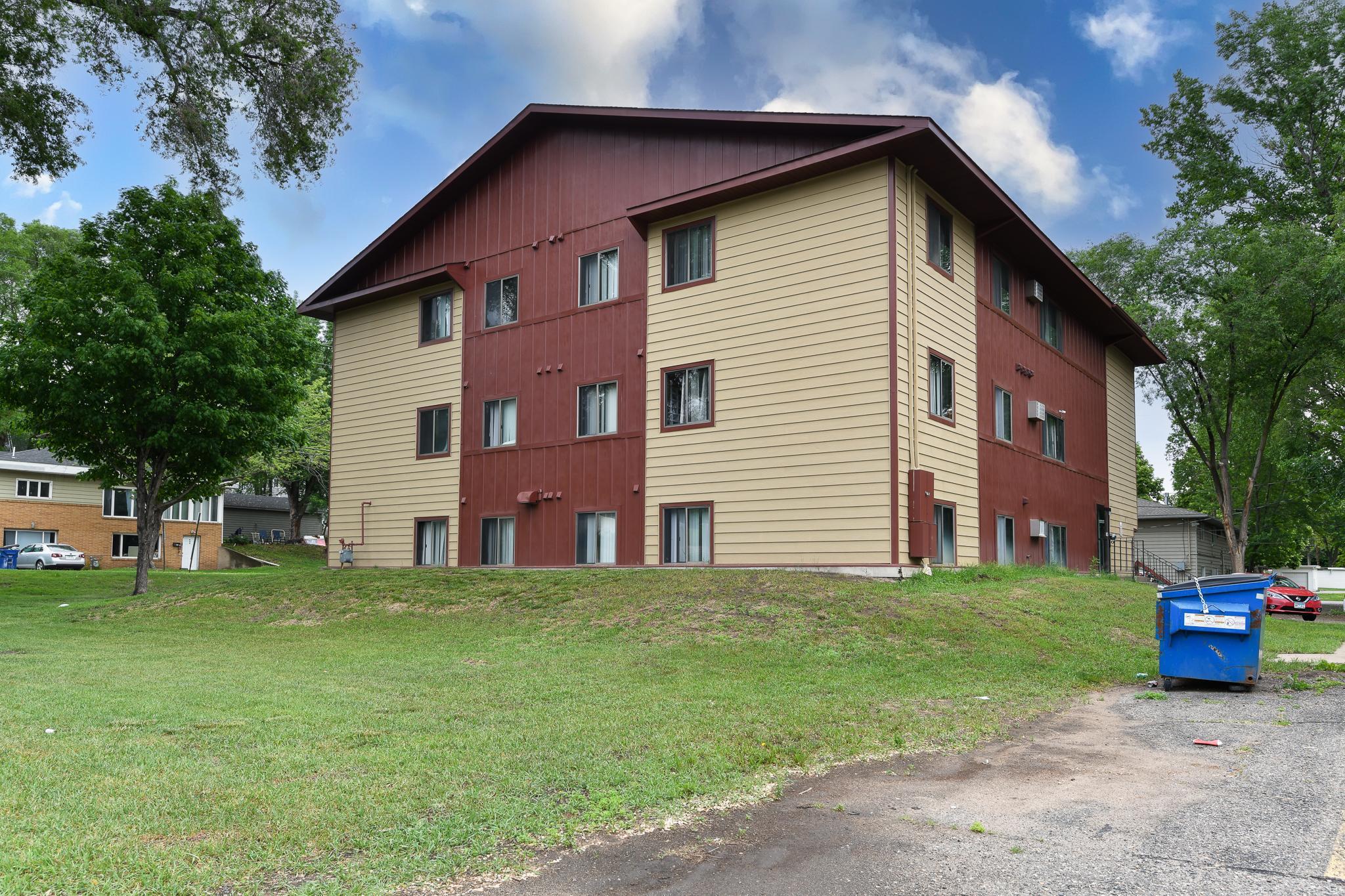 626 11th St S St Cloud ~ 9 Units ranging from 3 -4BR units