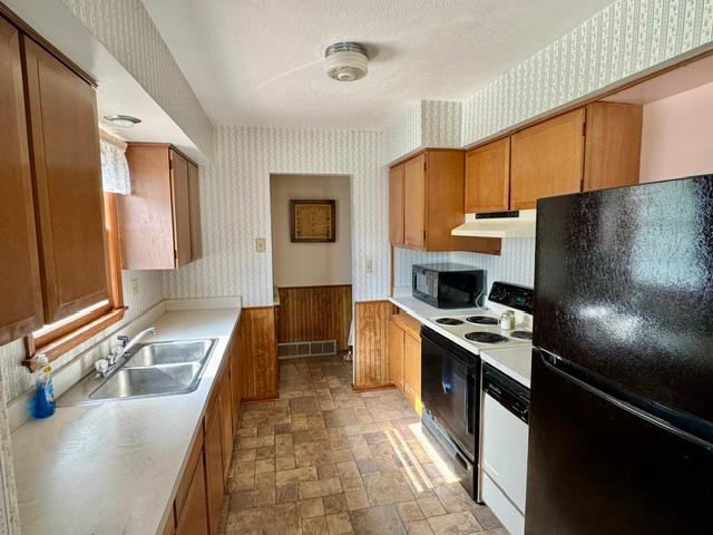 3-Kitchen (2).JPEG
