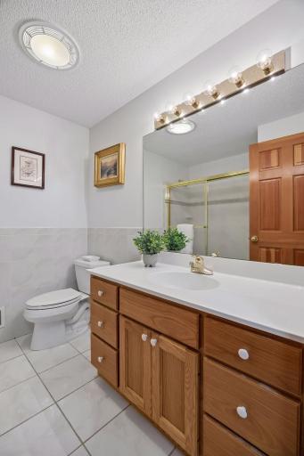 Full bathroom in the lower level, offering added convenience and flexibility for guests or family members using the lower-level living space.
