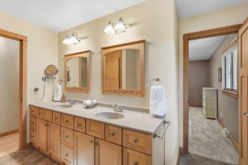 1400 Lia DR Primary Walk-through bath- double sinks!