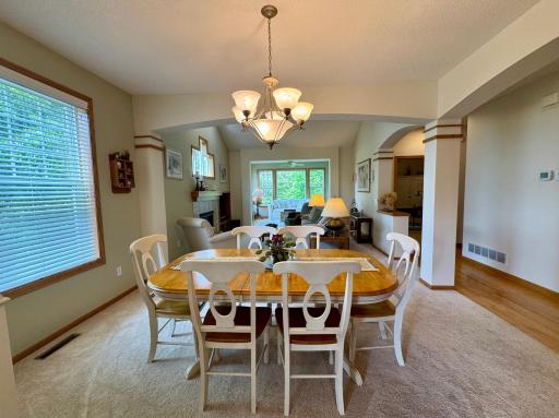 Bright and open dining room, ideal for everyday meals and entertaining.