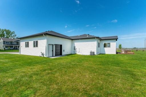 1426 SUMMERWOOD Trail W, Dilworth, MN 56529