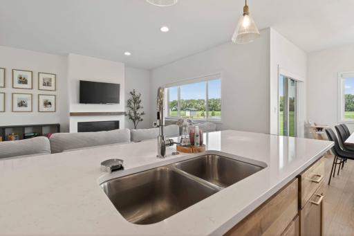 1426 SUMMERWOOD Trail W, Dilworth, MN 56529