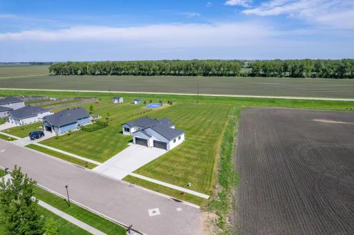 1426 SUMMERWOOD Trail W, Dilworth, MN 56529