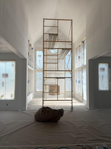 Towering 2-story ceiling