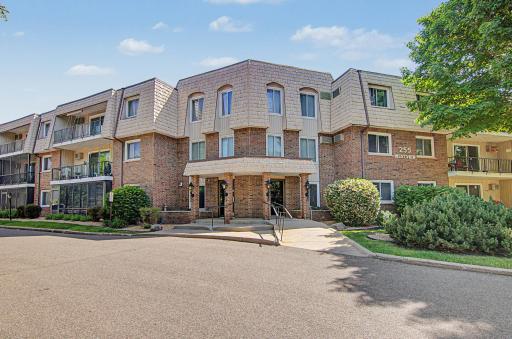 255 Westview Drive, 111, Saint Paul, MN 55118