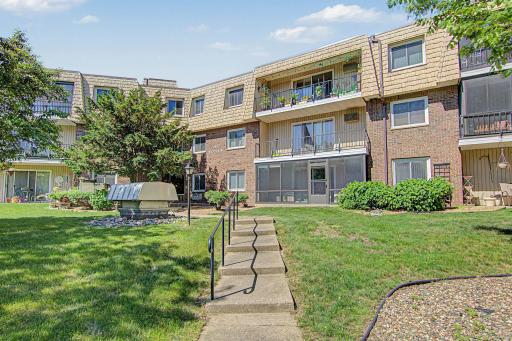 255 Westview Drive, 111, Saint Paul, MN 55118
