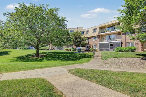 255 Westview Drive, 111, Saint Paul, MN 55118