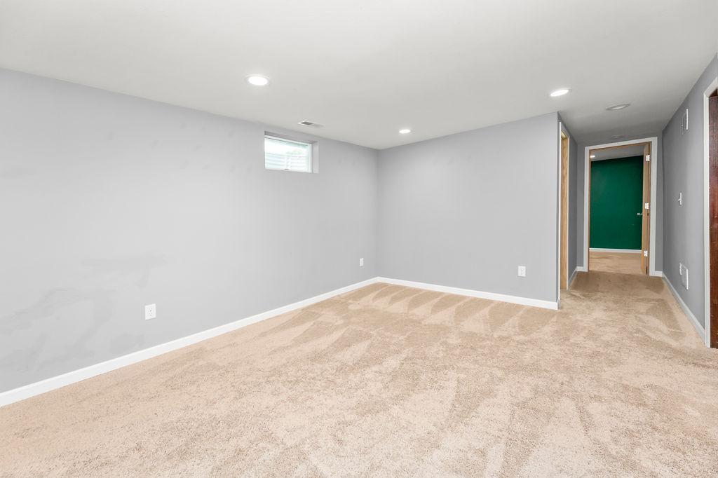 Spacious, clean, newer carpets