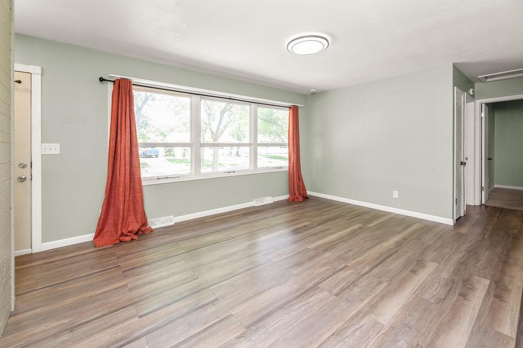 Large front window w/ newer laminate floors