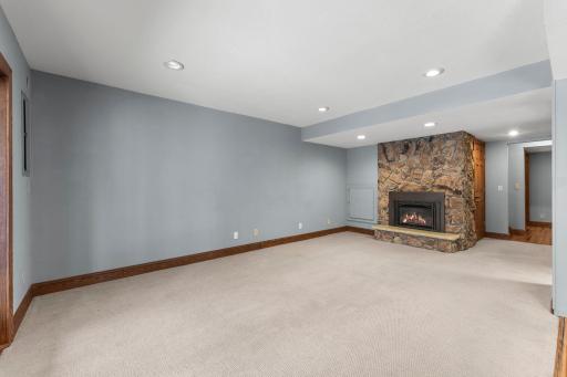 9708 Mill Creek Drive, Eden Prairie, MN 55347