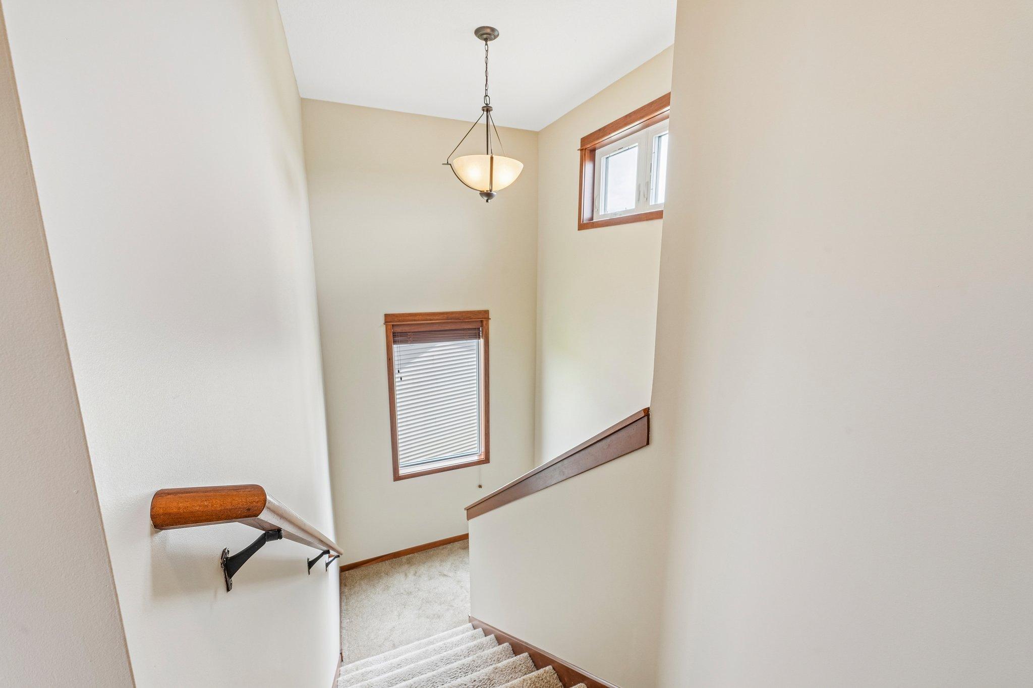 25-web-or-mls-208th St N-S0906-025.jpg