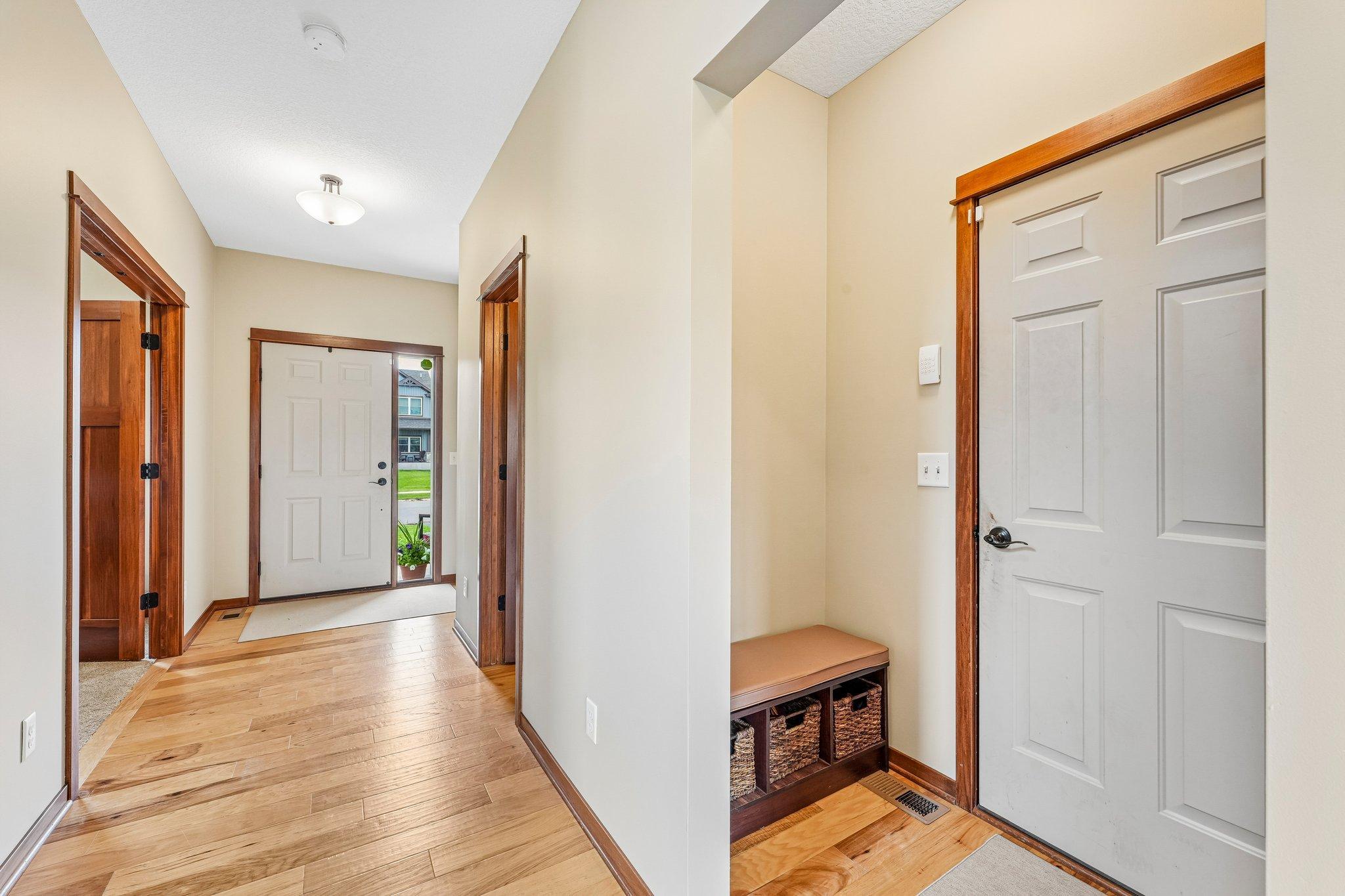 10-web-or-mls-208th St N-S0906-010.jpg