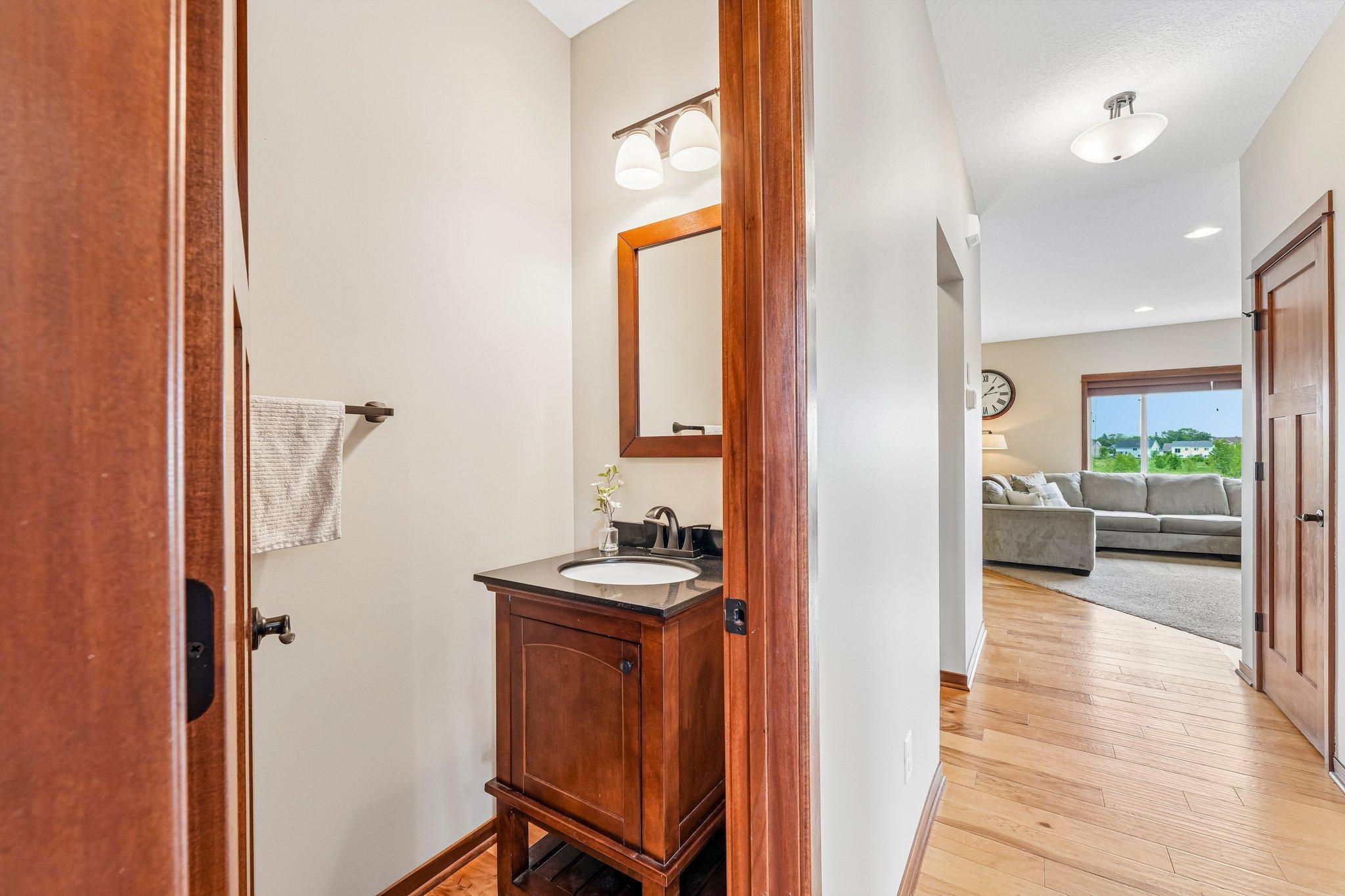 24-web-or-mls-208th St N-S0906-024.jpg
