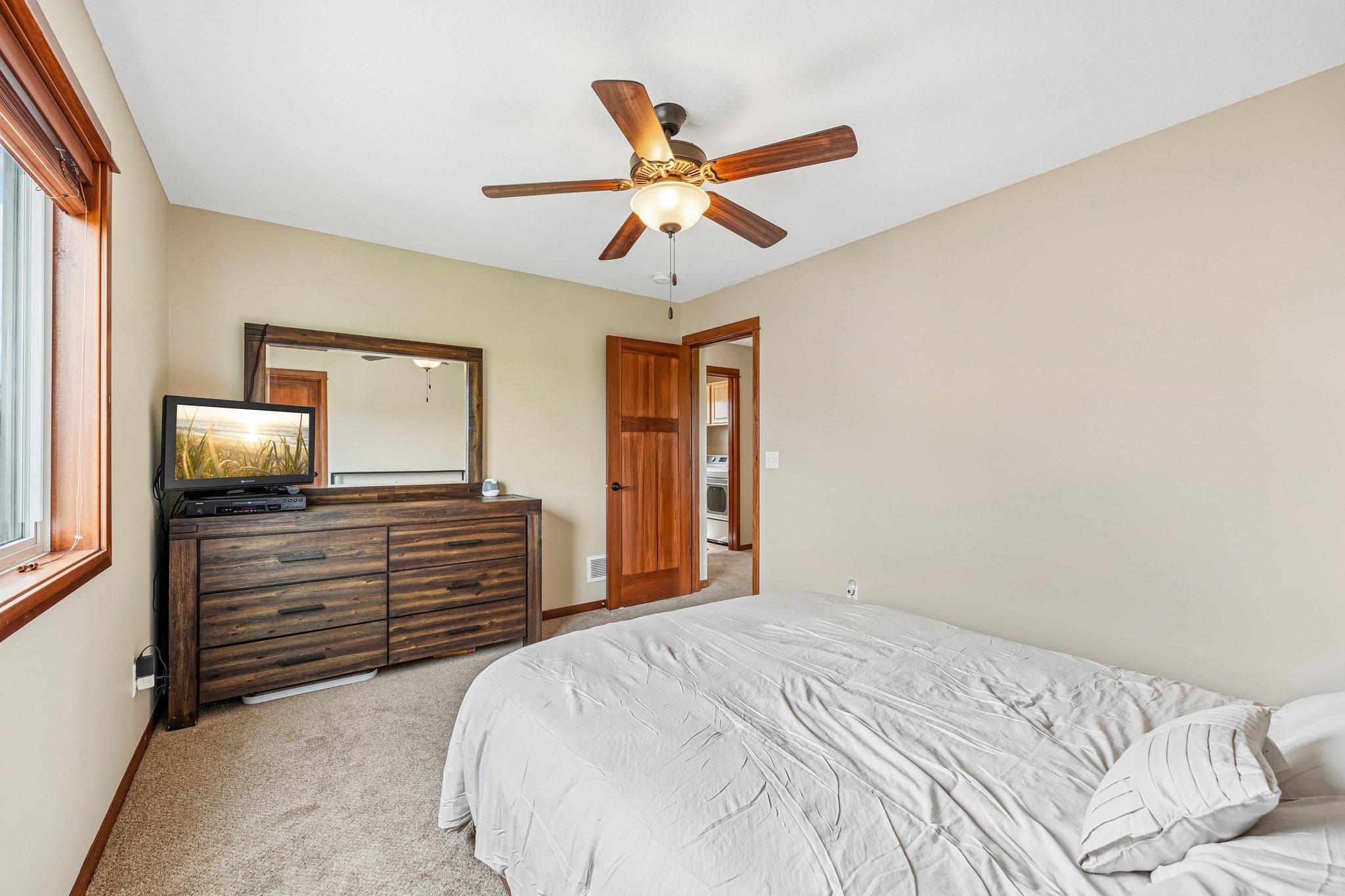 28-web-or-mls-208th St N-S0906-028.jpg