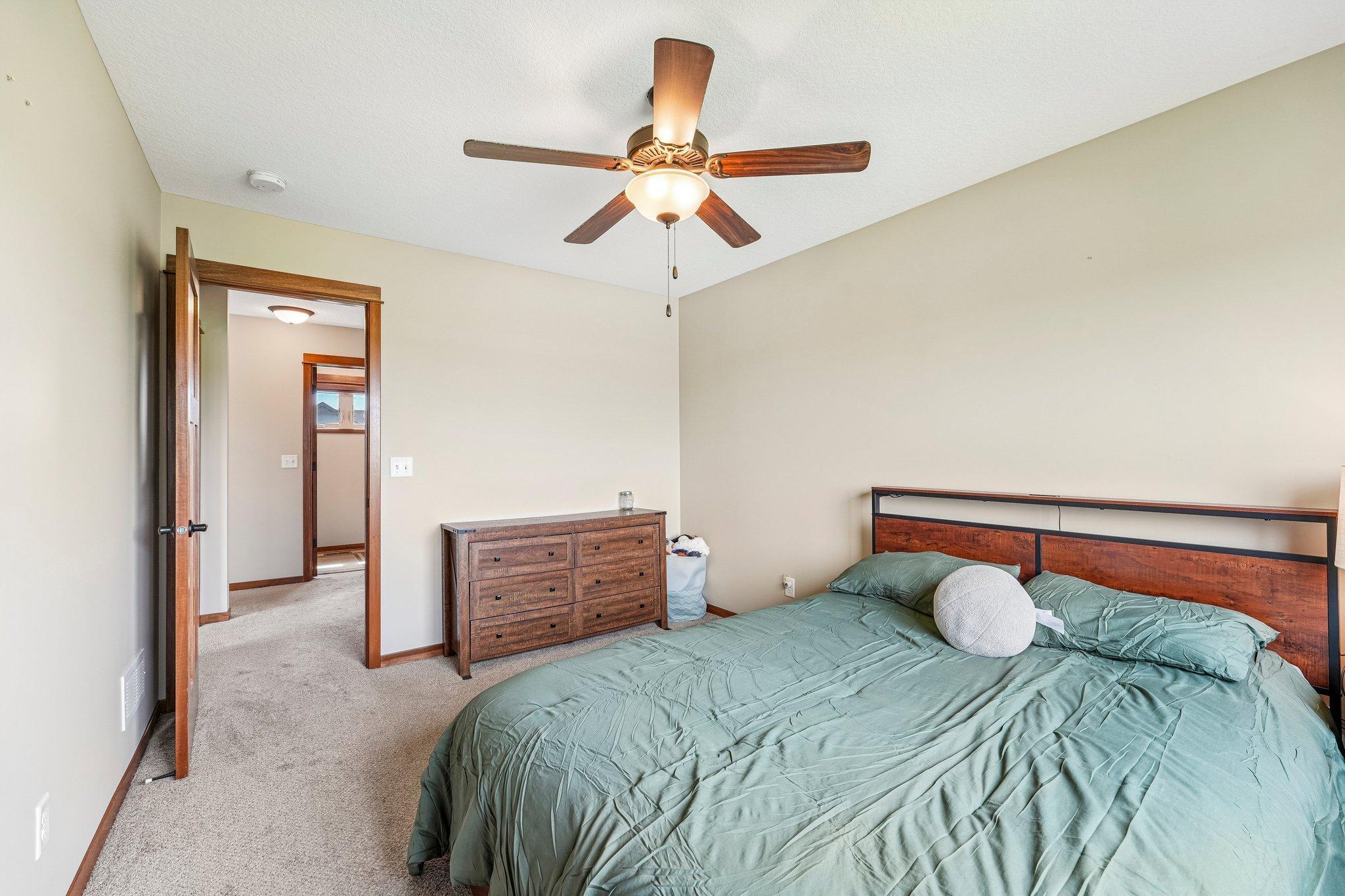 30-web-or-mls-208th St N-S0906-030.jpg