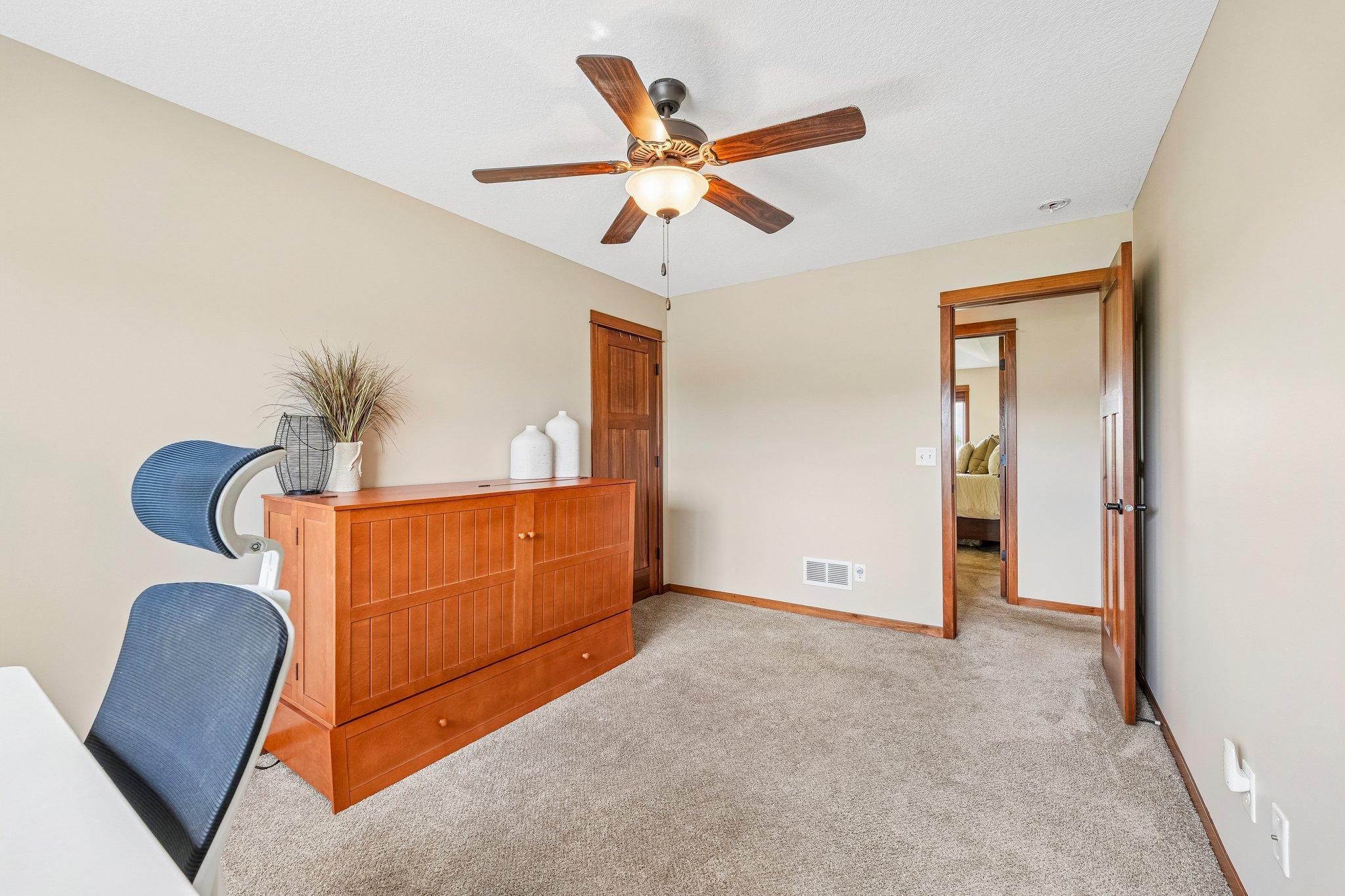 32-web-or-mls-208th St N-S0906-032.jpg