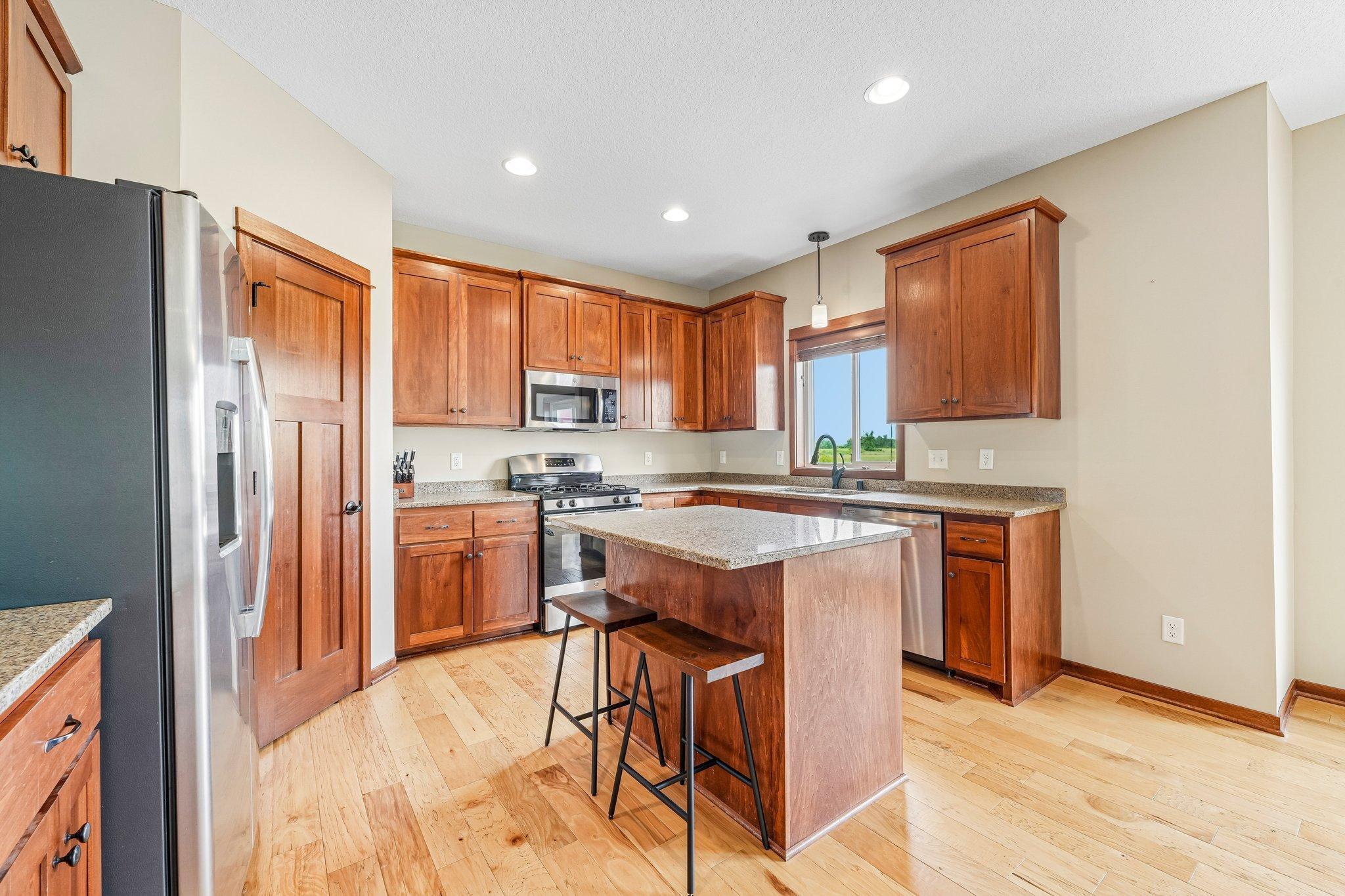 21-web-or-mls-208th St N-S0906-021.jpg