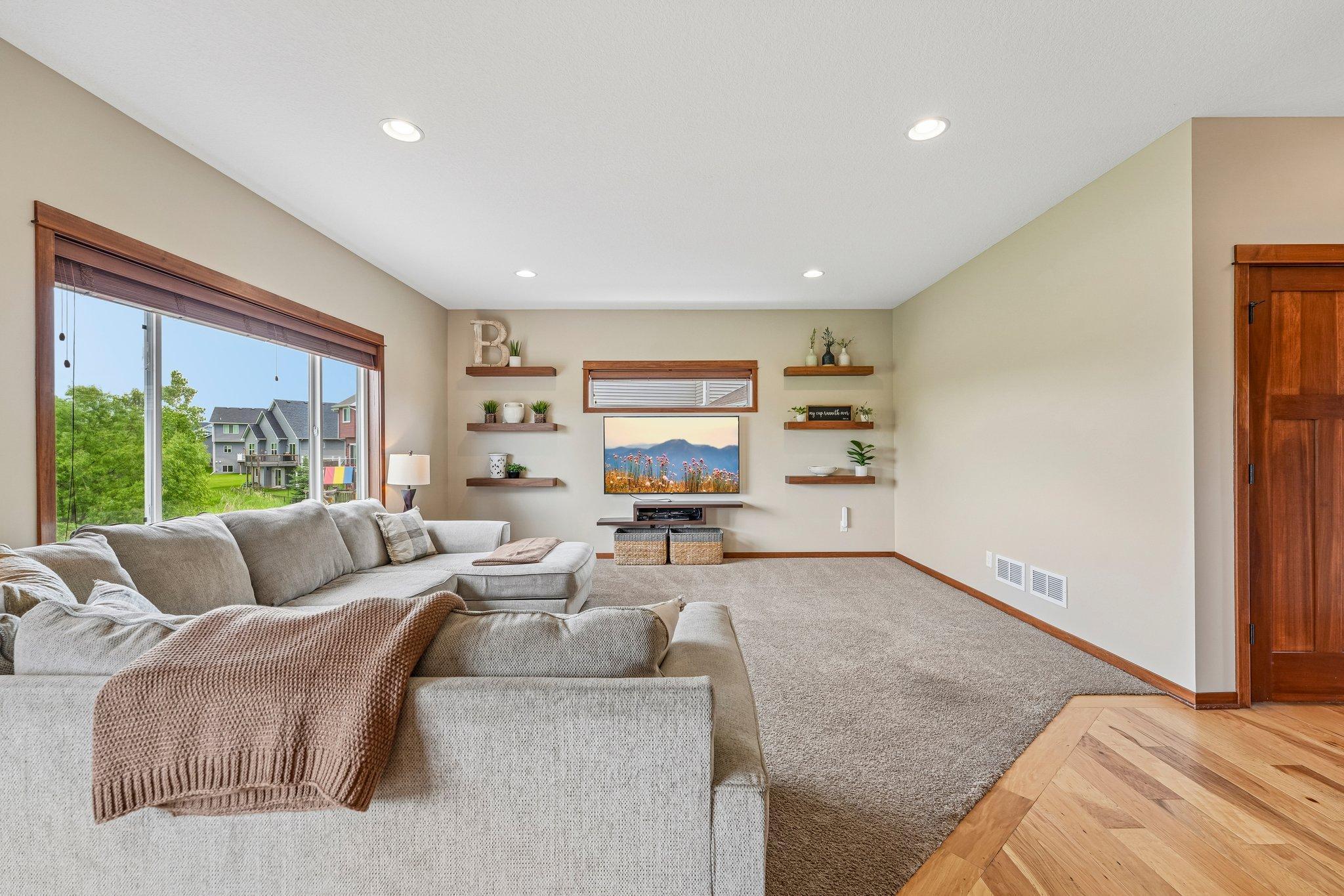 12-web-or-mls-208th St N-S0906-012.jpg