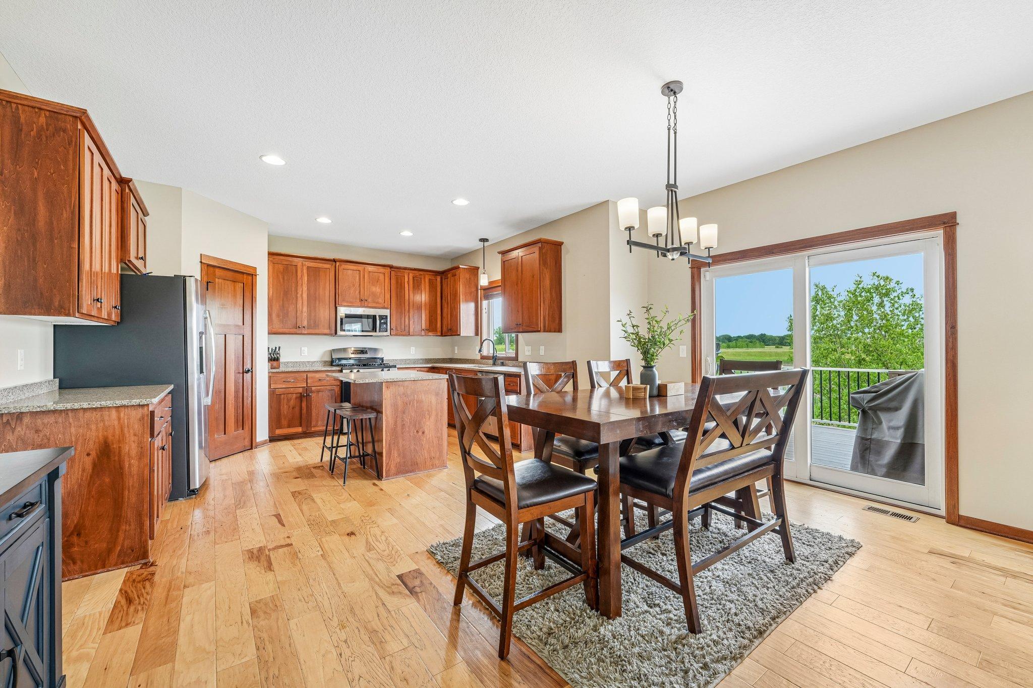 14-web-or-mls-208th St N-S0906-014.jpg