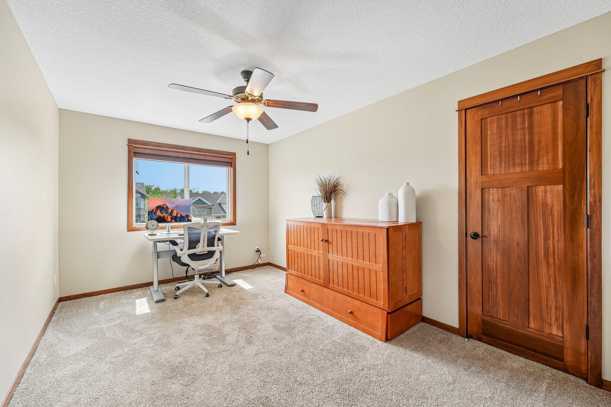 31-web-or-mls-208th St N-S0906-031.jpg