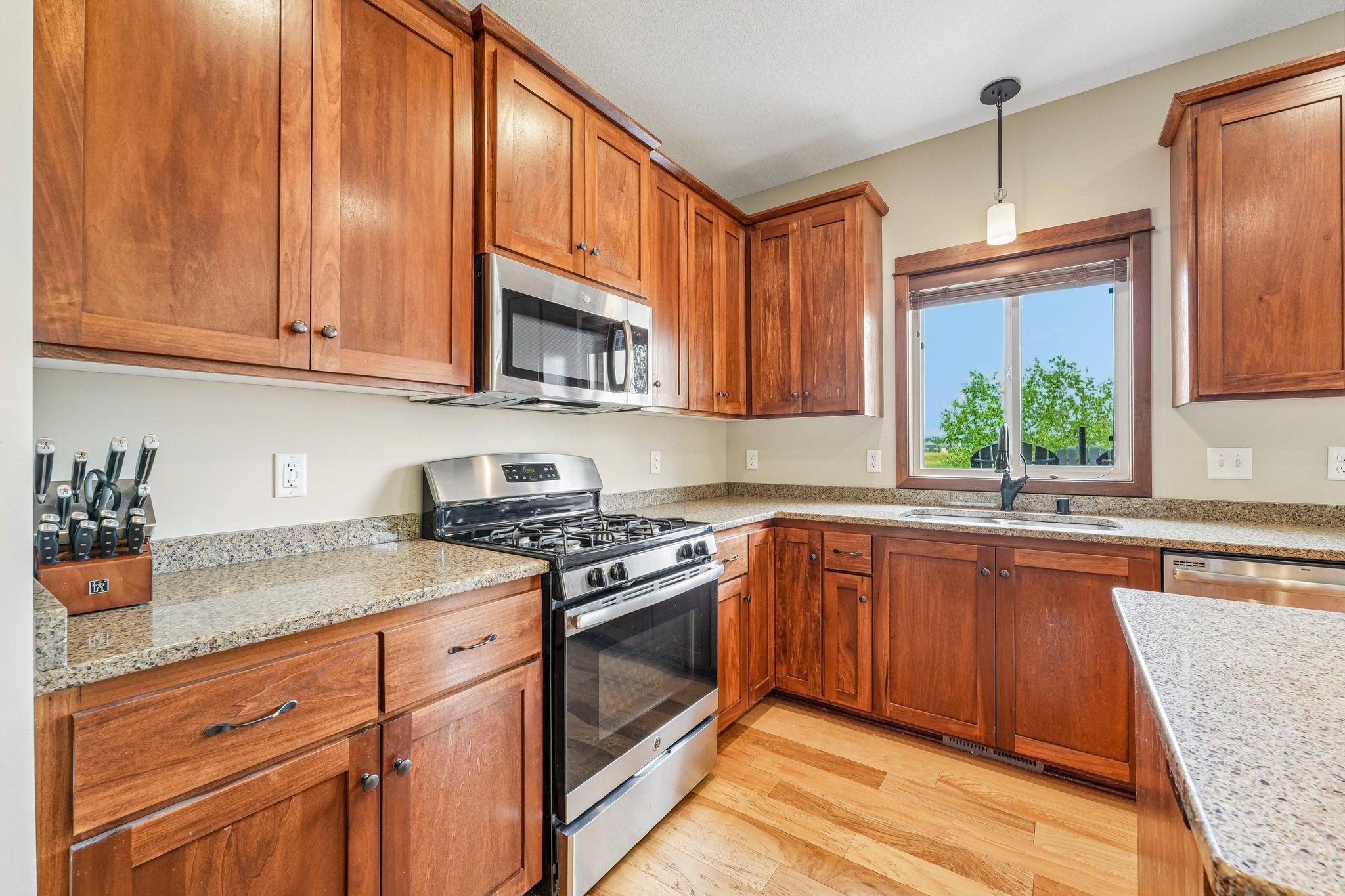 20-web-or-mls-208th St N-S0906-020.jpg