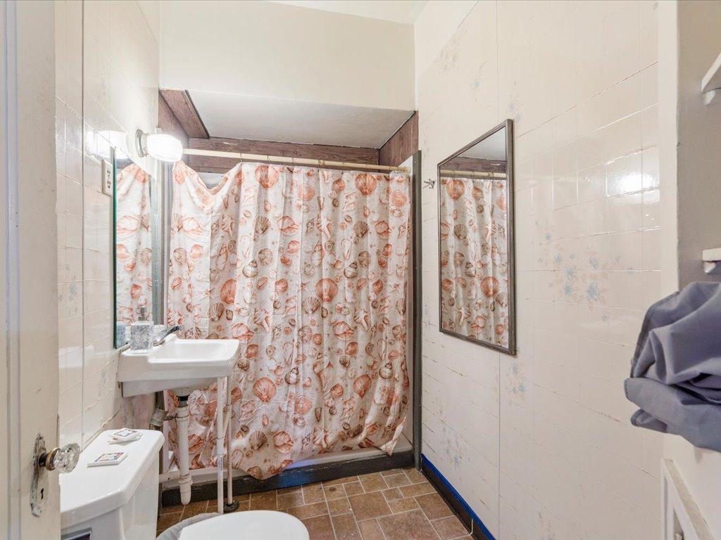 Single Room Apartment 1 of 8
