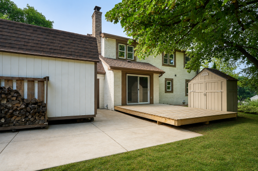 8104 Dakota Lane, Chanhassen, MN 55317