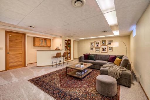 8104 Dakota Lane, Chanhassen, MN 55317