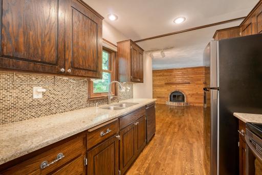 8104 Dakota Lane, Chanhassen, MN 55317