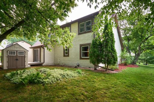 8104 Dakota Lane, Chanhassen, MN 55317