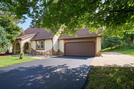 8104 Dakota Lane, Chanhassen, MN 55317