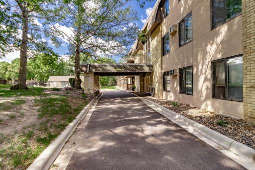Covered Circle Drive through for your guests