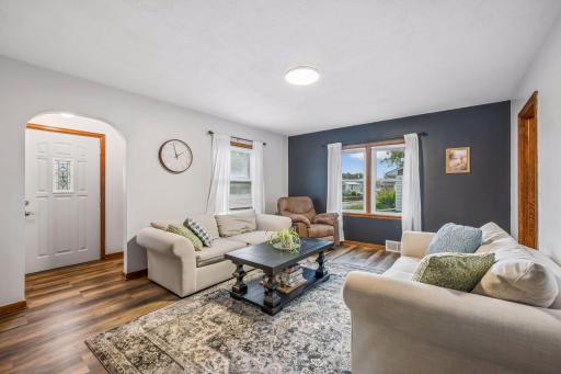 213 Queen Avenue NW, Silver Lake, MN 55381