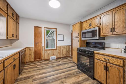 213 Queen Avenue NW, Silver Lake, MN 55381