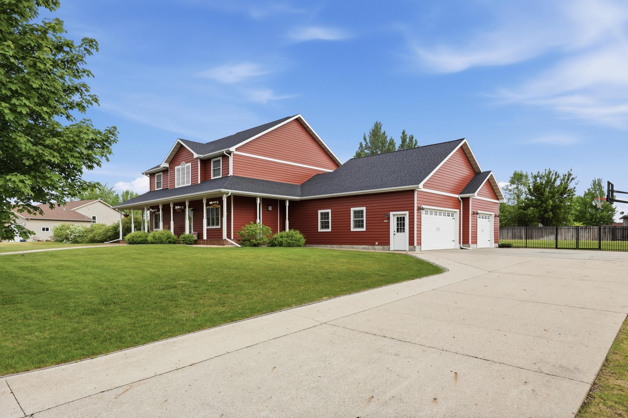 Large 5 bedroom / 5 bath home!