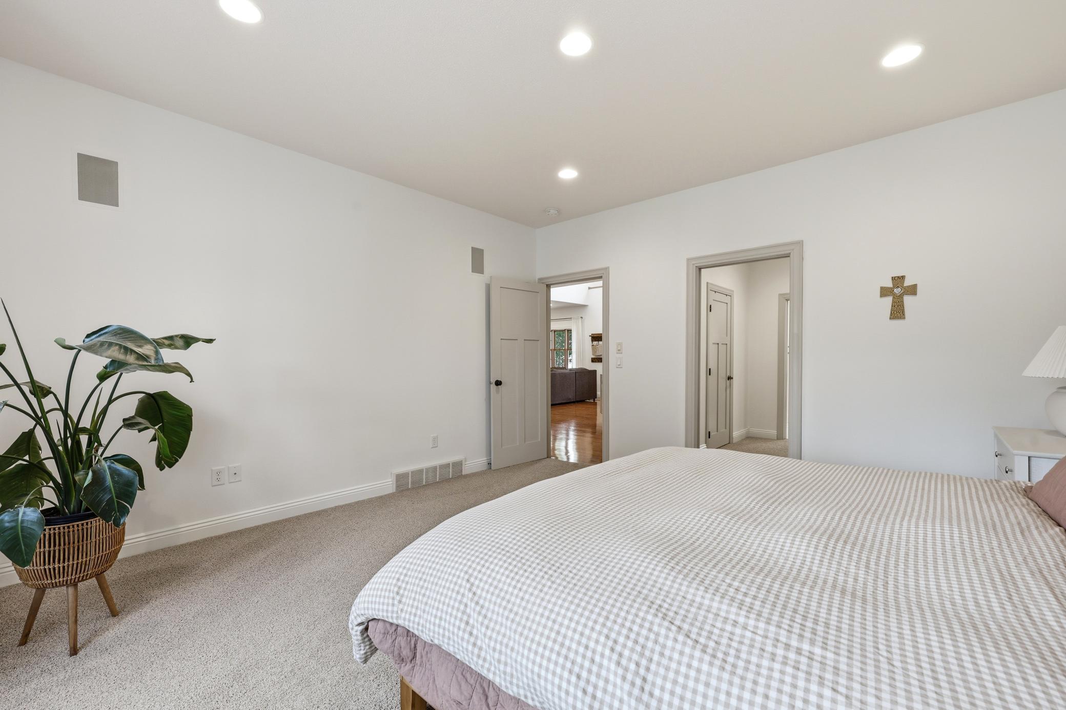 Primary Bedroom - Main Floor