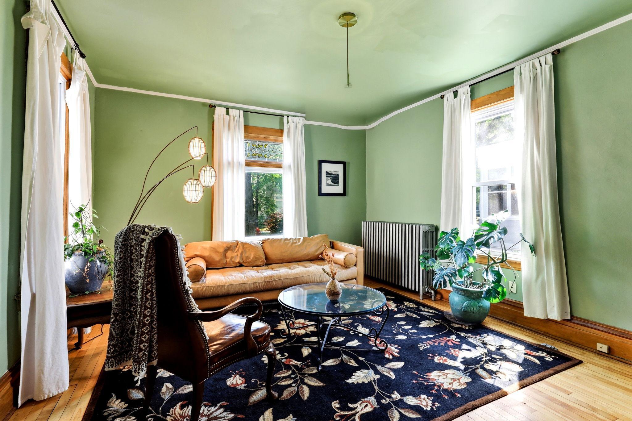 4-web-or-mls-757-Tuscarora-Ave-W-04.jpg