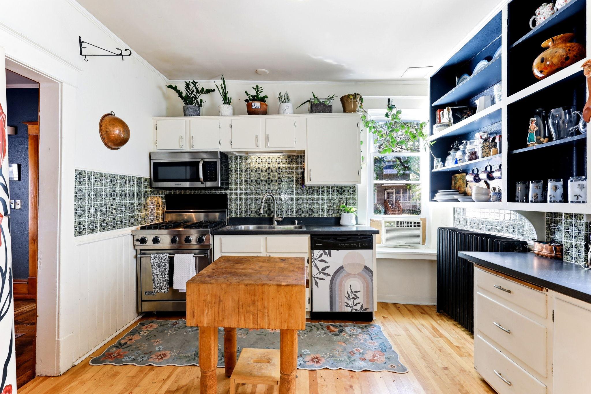 9-web-or-mls-757-Tuscarora-Ave-W-09.jpg