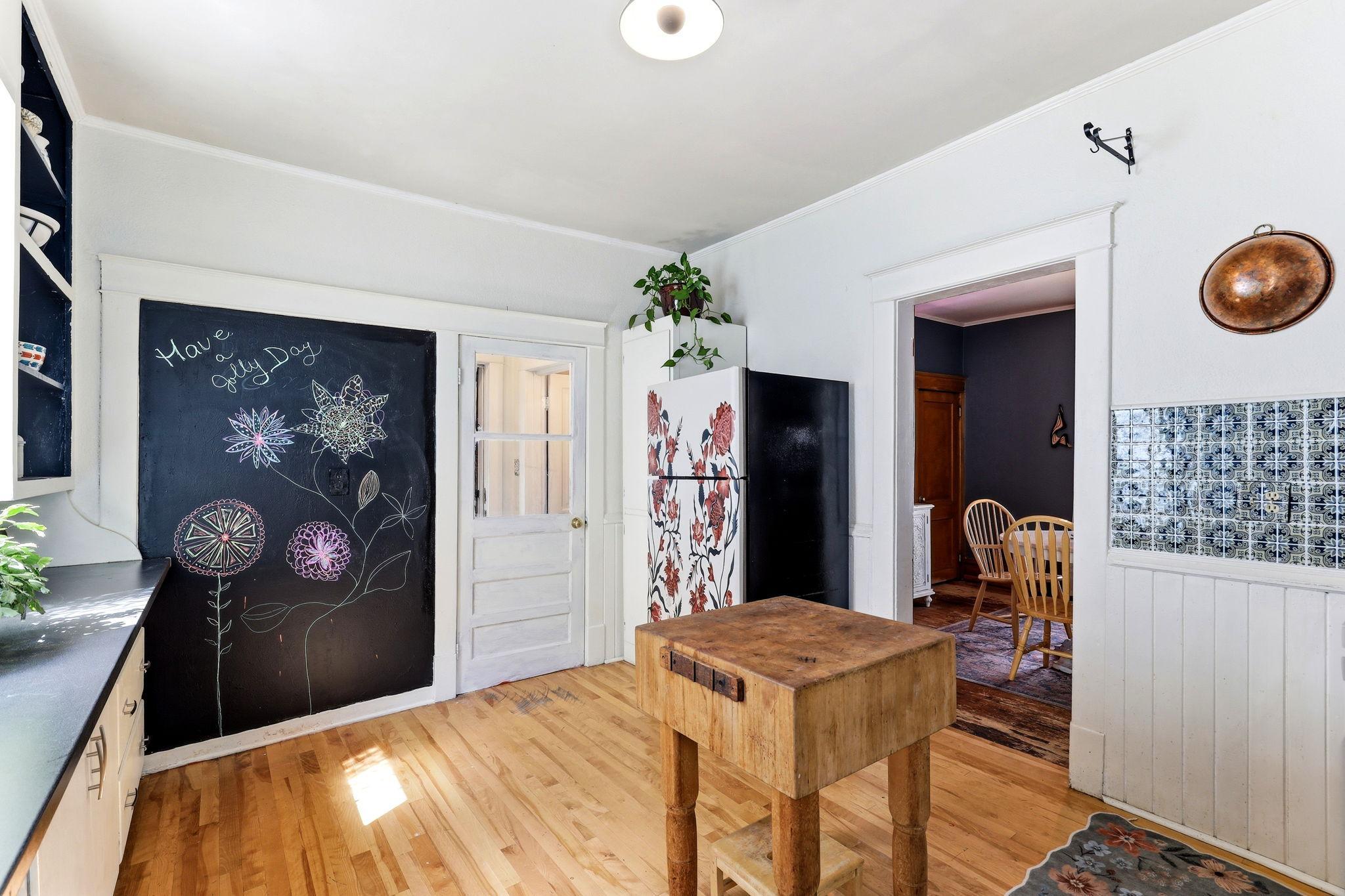 13-web-or-mls-757-Tuscarora-Ave-W-13.jpg