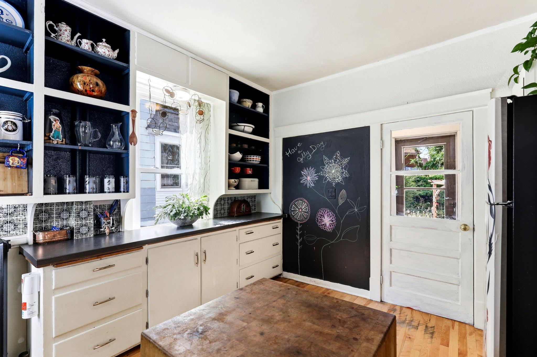 12-web-or-mls-757-Tuscarora-Ave-W-12.jpg